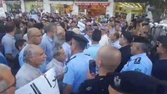 Filistinliler Gazze'ye uygulanan yaptırımları protesto etti